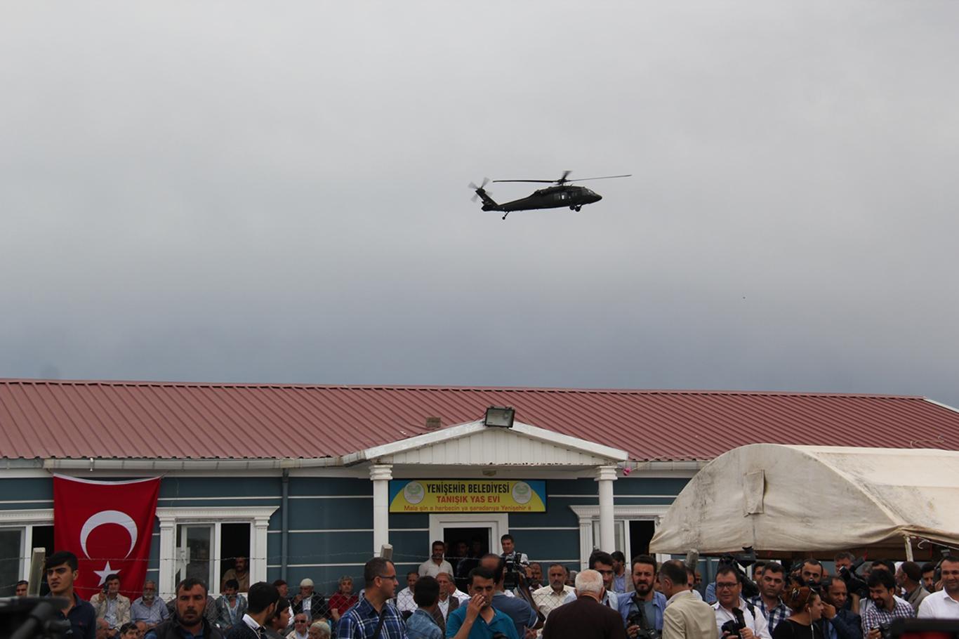 Binali Yıldırım'dan Tanışık köyüne taziye ziyareti Binali Yıldırım'dan Tanışık köyüne taziye ziyareti